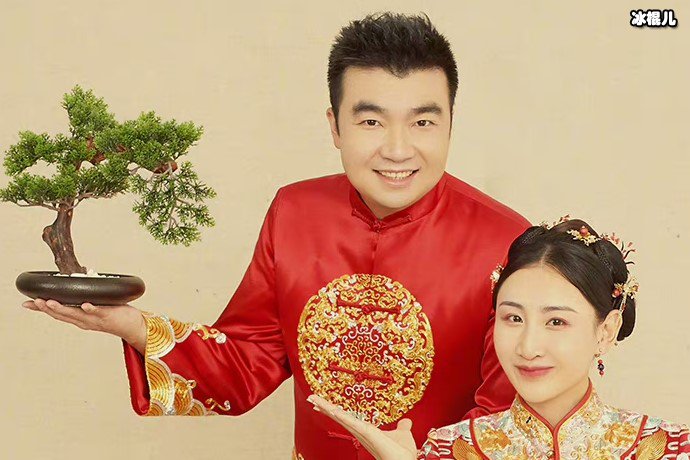 【WPT扑克】何雯娜晒全家出游照，黑超C位显霸气超可爱依然老样子