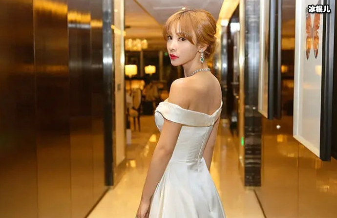 【WPT扑克】主持人跨越到演员，她的转型非常成功，已成为荧幕女神