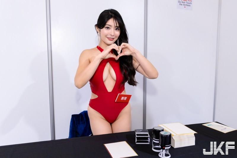 【WPT扑克】不可能那麼近！性感甜心《惠理めぐり》臉貼臉感謝台灣粉絲