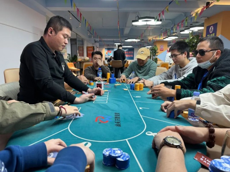 【WPT扑克】汕头南湾杯｜66今日不太6，金刚撞车同花顺，恭喜王士元140.5W记分牌斩获主赛Day2CL!