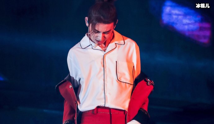 【WPT扑克】小鬼上李佳琦直播间抱never不撒手，粉丝：想魂穿那只狗