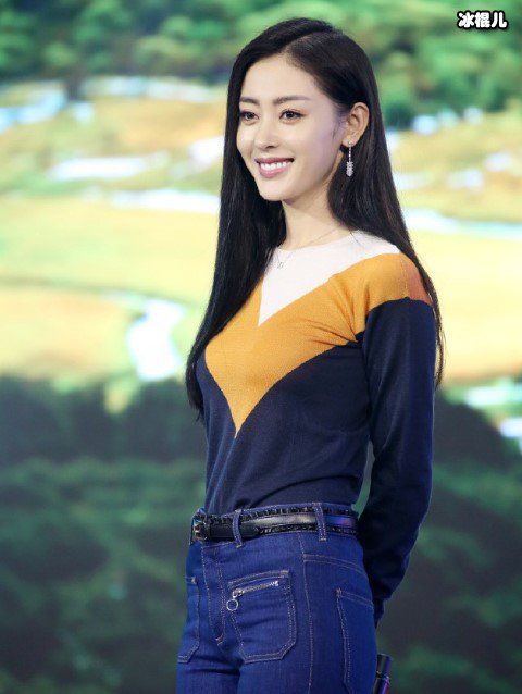 【WPT扑克】张天爱的经纪人好身材外漏，网友惊呼气质颜值不输张天爱