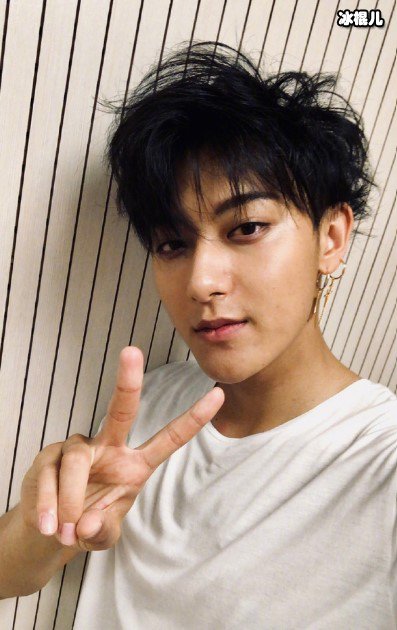 【WPT扑克】黄子韬在线怼女孩翻车，一句没事直接自闭太搞笑了