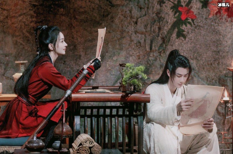 【WPT扑克】赵丽颖最新剧《有翡》热度持续不下，剧中她一身白衣英姿飒爽