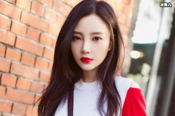 【WPT扑克】李小璐与女儿玩“换衣秀”，甜馨表情亮了母女感情显而易见