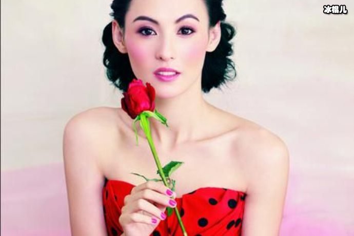 【WPT扑克】张柏芝为二儿子庆祝生日，一家4口合影温馨有爱