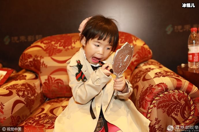 【WPT扑克】黄奕带娃上杂志，7岁女儿黄芊长相如同复制