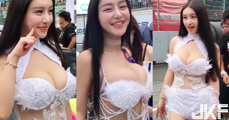 【WPT扑克】有夠巨！「F奶車模」稱霸賽車場！車頭燈「上下抖動」感覺快撞到臉上了…