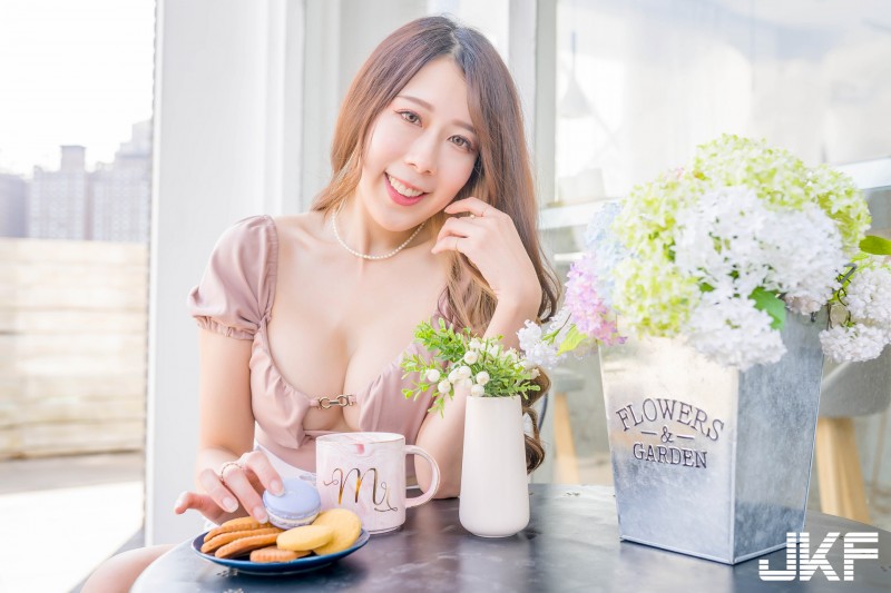 【WPT扑克】巨乳長腿妹「貝貝Beibei」悠閒午後時光！火辣爆乳穿搭好迷人！