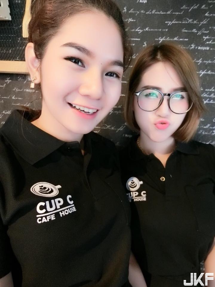 【WPT扑克】必朝聖！泰國咖啡店，滿滿正妹店員「低胸背心」還又甜死人的笑容，多看一眼就要蛀牙了