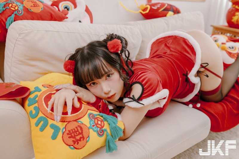 【WPT扑克】巨乳小隻馬「于心」的爆乳祝福，「緊身旗袍裝曲線」爆辣！