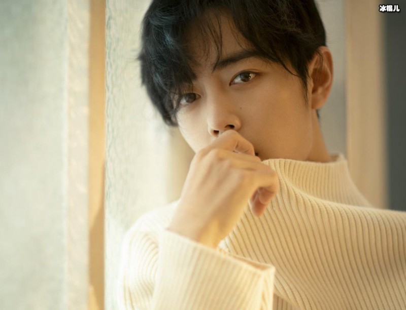 【WPT扑克】肖战新杂志预售销量高，粉丝纷纷抢购购买力依旧很强