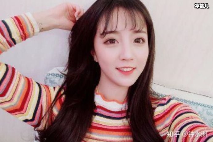 【WPT扑克】颖儿晒满满一桌子美食她负责做饭，老公制作甜品网友：好甜蜜