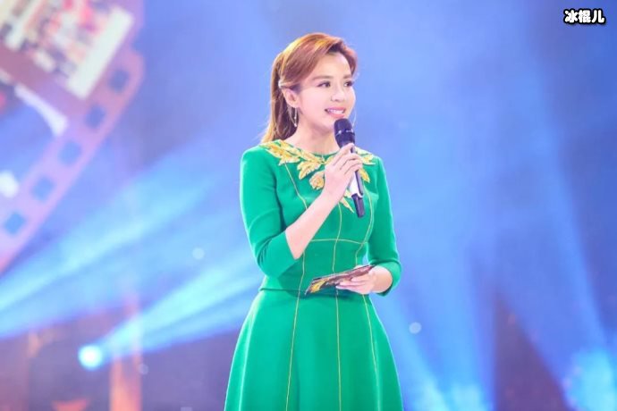 【WPT扑克】天真少女周迅上线一向灵动的她，为什么面对身高问题却懵了