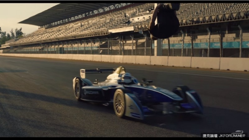 【WPT扑克】狂氣的挑戰！後空翻飛越賽車！