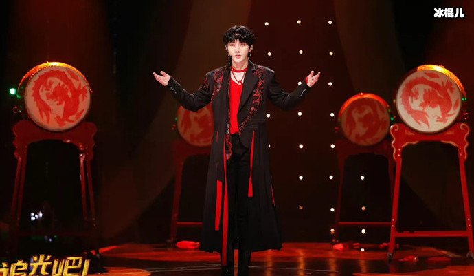 【WPT扑克】刘也追光吧舞台被剪不完整 遭网友质疑假唱怎么回事