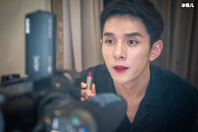 【WPT扑克】李佳琦是哪家公司的,李佳琦是靠omg火起来的吗