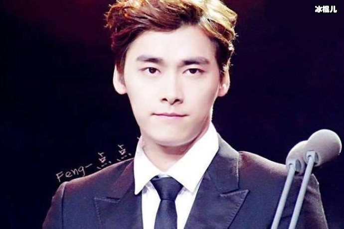 【WPT扑克】韩延晒照片为李易峰庆祝生日，直言正在商量大事引发网友猜测