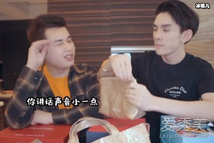 【WPT扑克】涂磊和女儿抢苹果，毒舌的涂磊也有可爱的一面