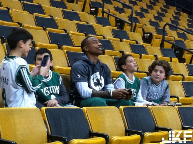 【WPT扑克】超爽的！ NBA球星用球場大螢幕打電動