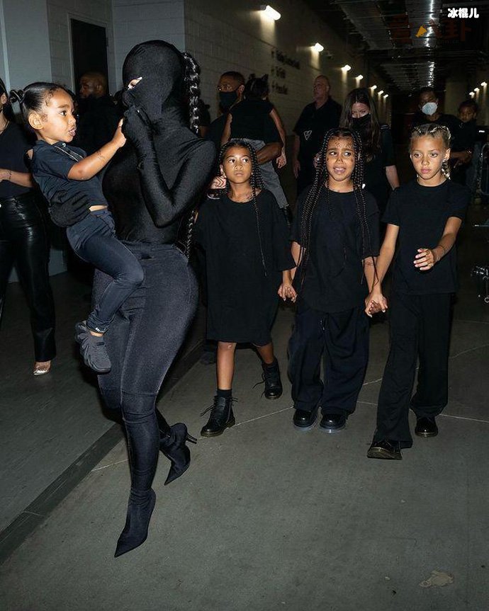 【WPT扑克】卡戴珊侃爷蒙面造型, 卡戴珊与侃爷复合了