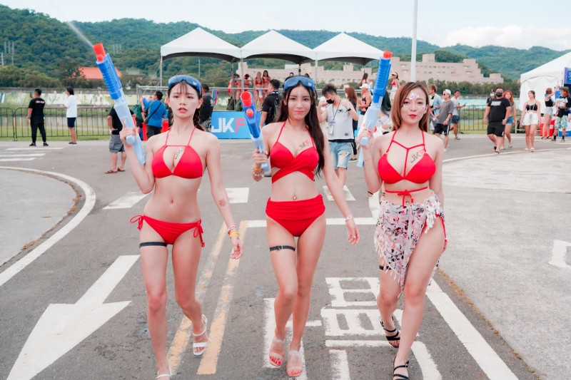 【WPT扑克】極品視角！S2O「超誘惑美尻」畫面有夠害羞，地表最強濕身派對High翻台北