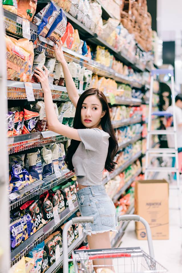 【WPT扑克】忍不住在賣場發展SOD！捕獲賣場野生妹子，超空靈眼神加一件短熱褲，完全擄獲我心….