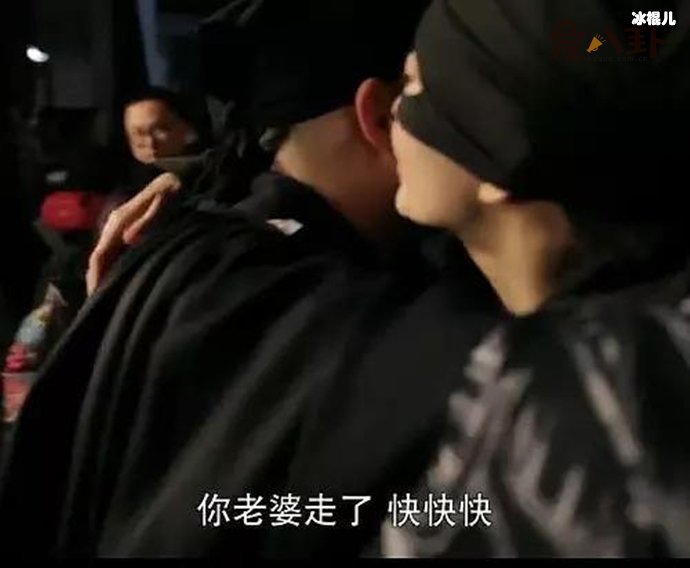 【WPT扑克】王鸥亲包贝尔耳垂, 还故意避开老婆