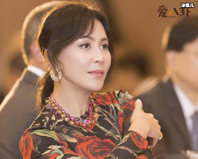 【WPT扑克】刘嘉玲Angelababy怎么回事？ 几年没发过信息有必要再加吗？