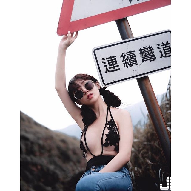 【WPT扑克】這樣太危險！妹子野外「大露出」超狂上衣＋超狂尺度，這妹子必珍藏！