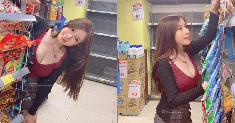 【WPT扑克】在超市玩躲貓貓？「白嫩巨乳正妹」貨架後探頭甜美突襲，還以為這區專賣鮮乳包子！