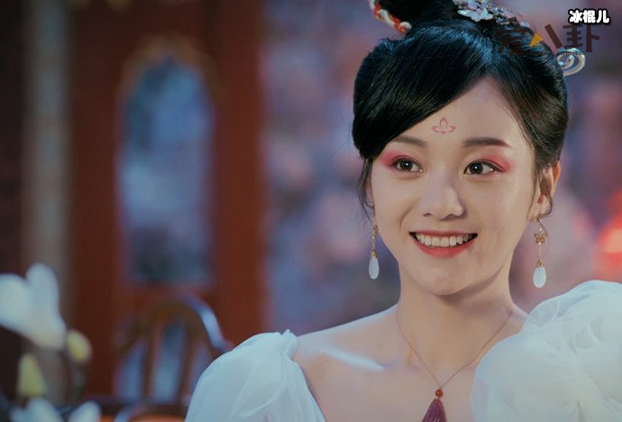 【WPT扑克】西京校花胡意旋个人简介, 为啥叫西京校花她是哪毕业的呢