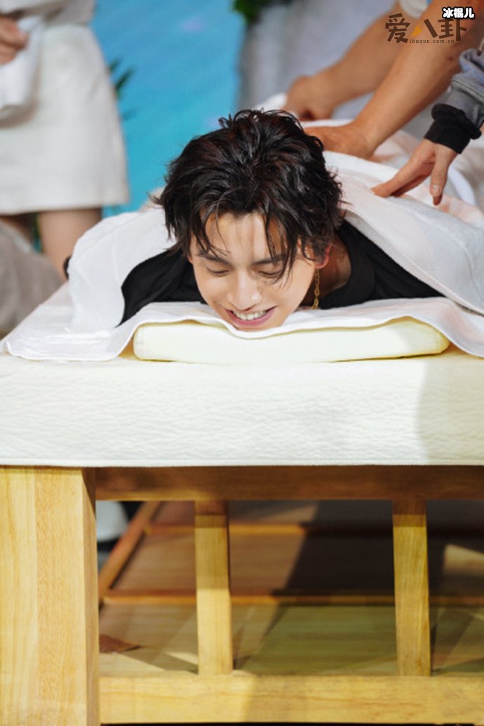 【WPT扑克】王大陆水罐拔嘴? 曾被网友嘲笑吻戏像拔火罐