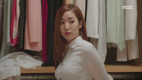 【WPT扑克】氣質甜姐兒不只笑容甜，身材更甜！出道就立馬拿下新人獎，襯衫釦子都要彈出去了啦