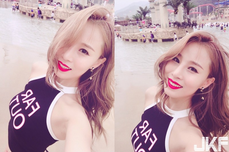 【WPT扑克】睜大眼瞧！性感女神挑戰「透明奶衣」， 網驚呼：連美臀都跑出來了…