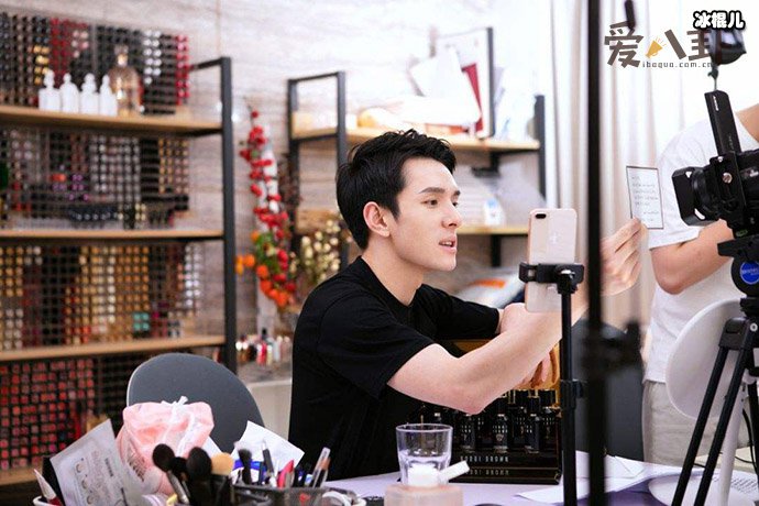 【WPT扑克】李佳琦直播相机没电, 连相机都没电罢工他究竟是有多拼命