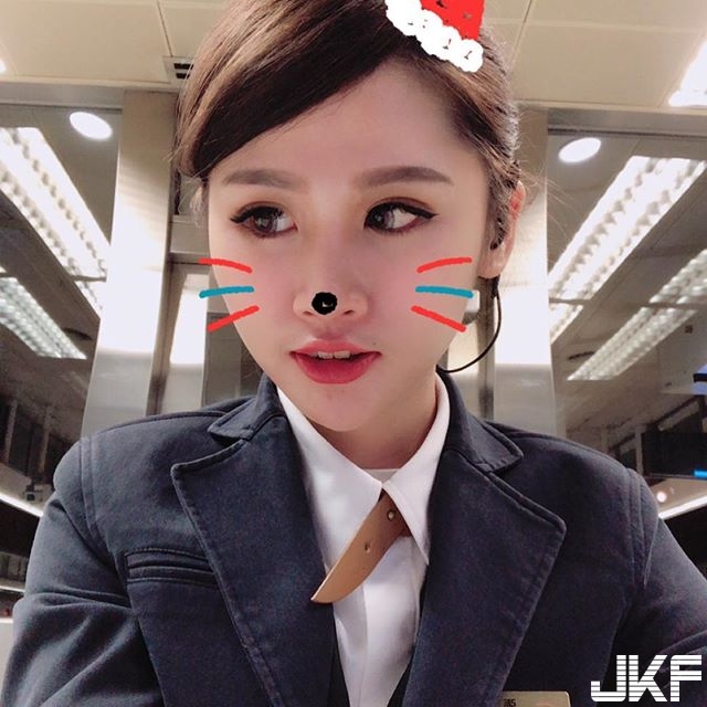 【WPT扑克】這個猛！「高鐵女員工」車頭燈大放送，又大又圓讓人想發車了！