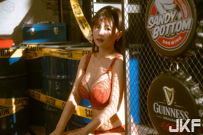 【WPT扑克】氣質女友「小花姐接」在家好狂野，爆乳內衣秀豐滿上圍挑逗！