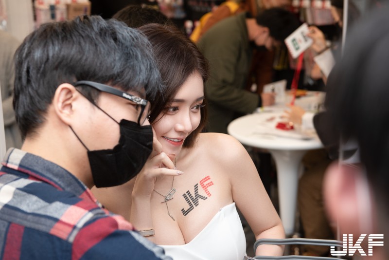 【WPT扑克】JKF福利攝 x JR store 聖誕感謝祭！人氣女神「酸酸」、「高萱」火辣揭幕！