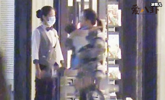 【WPT扑克】赵丽颖带儿子现身, 想想真容曝光赵丽颖基因强大整容与否一看便知