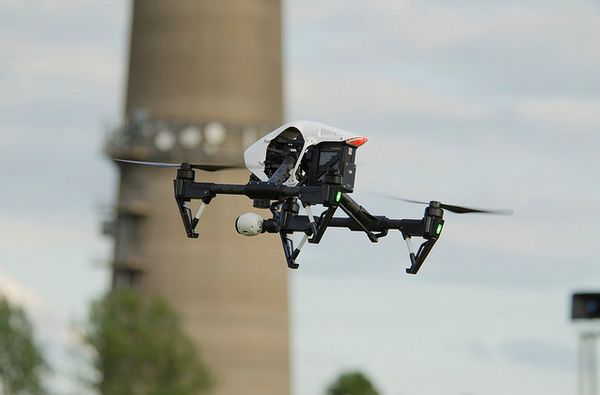 【WPT扑克】好大的一把「槍」！超帥無人機殺手扛兩公里狙擊重任……保密、安全一把罩！