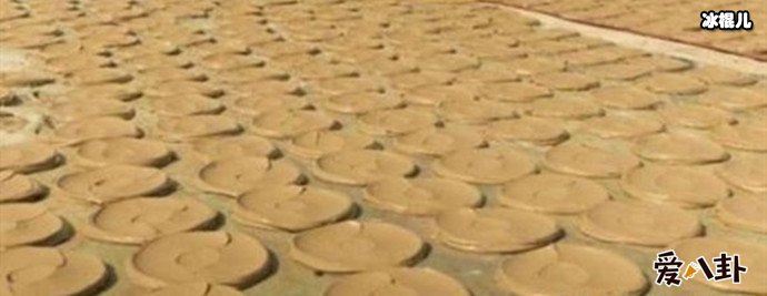 【WPT扑克】非洲晒土味饼的制作办法 网友感叹不用担心没钱真的吃土