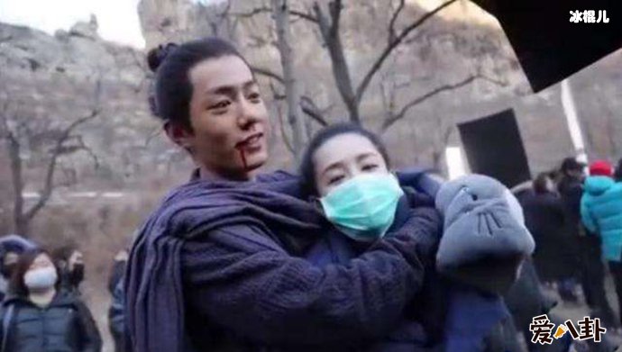 【WPT扑克】肖战李沁两人关系如何？为何肖战搂李沁脖子？