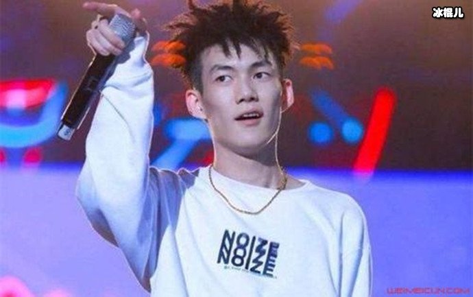 【WPT扑克】说唱歌手贝贝直播剁手指惊呆网友！场面血腥账号遭封禁禁