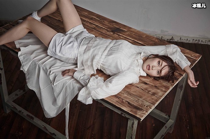 【WPT扑克】江疏影出席活动现场网友看到其穿着直呼太性感！