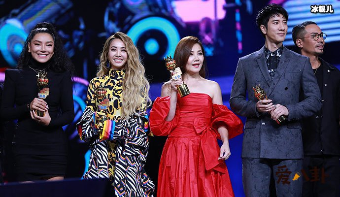 【WPT扑克】梁静茹被曝离婚现身, 红裙现身状态好与蔡依林同台