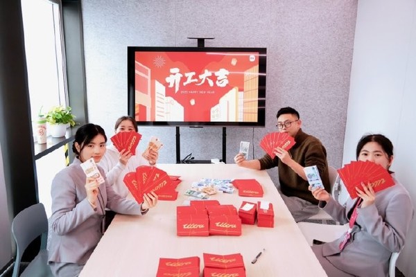 【WPT扑克】卢伟冰晒小米开工红包：员工明天上班记得准时来取