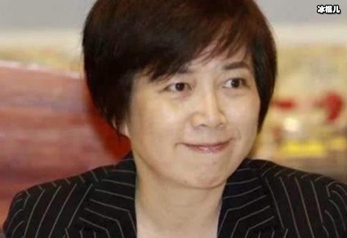 【WPT扑克】扒名嘴主持人黄智贤家庭背景不简单!黄智贤个人资料 ！