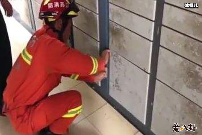 【WPT扑克】快递柜内取出男孩, 熊孩子是怎么自己爬进去反锁的？