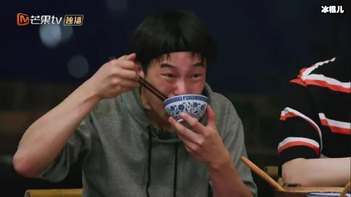 【WPT扑克】彭昱畅收了粉丝送的大碗, 曾立flag只吃一碗网友表示这次稳了